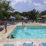 Odalys Le Petit Pont 3* هورتين