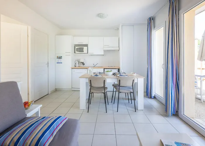 Odalys Le Petit Pont Aparthotel